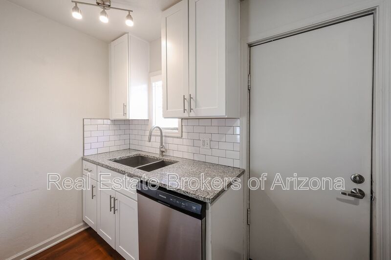 Historic Roosevelt District Living | Renovated 1 Bed Near Downtown property image