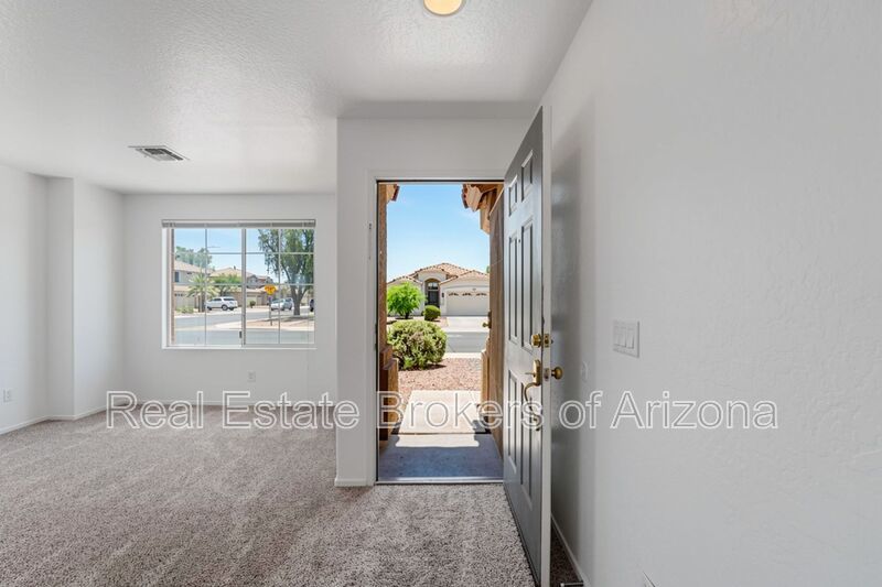 Freshly Updated 4 Bed | New Carpet, New Appliances & Open Layout property image