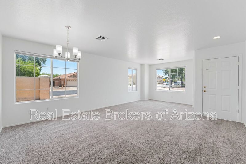 Freshly Updated 4 Bed | New Carpet, New Appliances & Open Layout property image