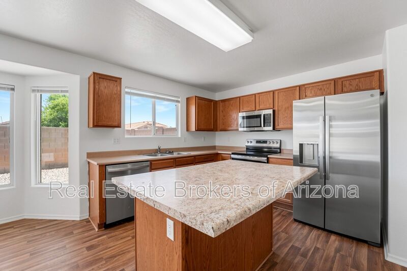 Freshly Updated 4 Bed | New Carpet, New Appliances & Open Layout property image