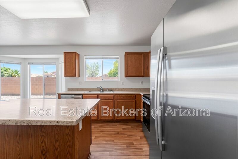 Freshly Updated 4 Bed | New Carpet, New Appliances & Open Layout property image