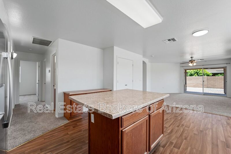 Freshly Updated 4 Bed | New Carpet, New Appliances & Open Layout property image