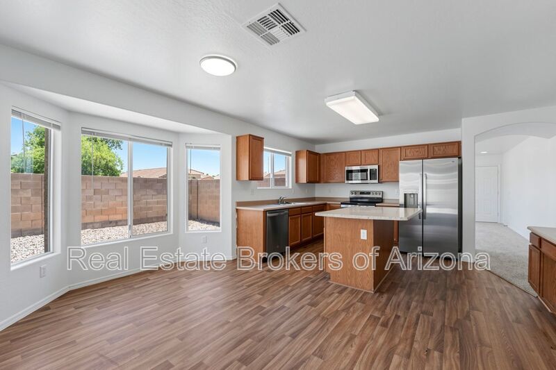 Freshly Updated 4 Bed | New Carpet, New Appliances & Open Layout property image