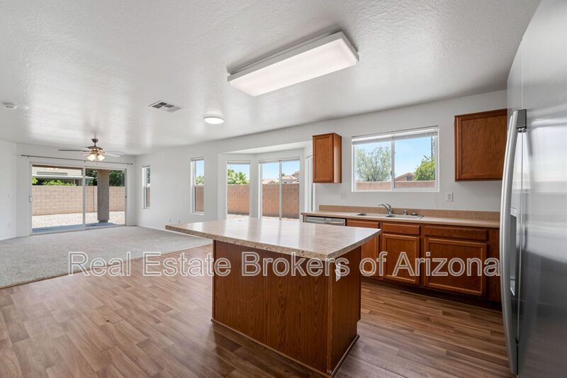 Freshly Updated 4 Bed | New Carpet, New Appliances & Open Layout property image