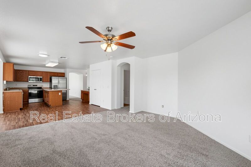 Freshly Updated 4 Bed | New Carpet, New Appliances & Open Layout property image