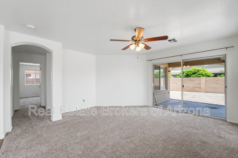 Freshly Updated 4 Bed | New Carpet, New Appliances & Open Layout property image