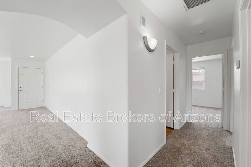 Freshly Updated 4 Bed | New Carpet, New Appliances & Open Layout property image