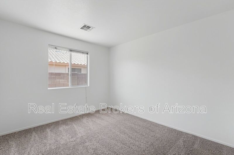 Freshly Updated 4 Bed | New Carpet, New Appliances & Open Layout property image