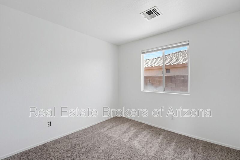 Freshly Updated 4 Bed | New Carpet, New Appliances & Open Layout property image