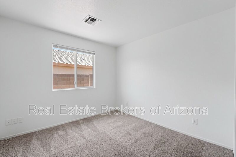 Freshly Updated 4 Bed | New Carpet, New Appliances & Open Layout property image