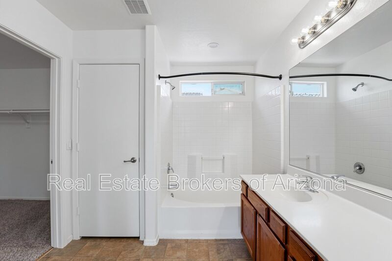 Freshly Updated 4 Bed | New Carpet, New Appliances & Open Layout property image