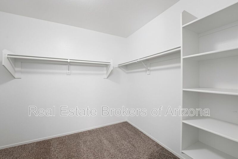 Freshly Updated 4 Bed | New Carpet, New Appliances & Open Layout property image