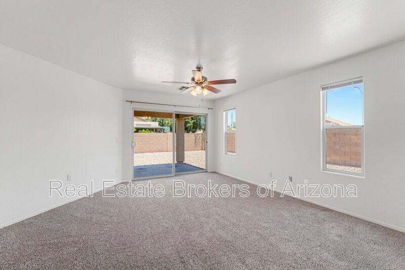 Freshly Updated 4 Bed | New Carpet, New Appliances & Open Layout property image