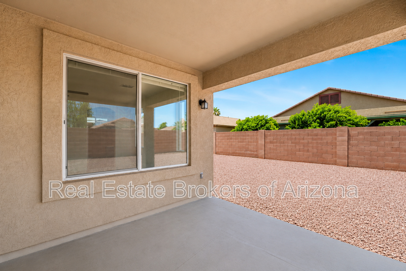 Freshly Updated 4 Bed | New Carpet, New Appliances & Open Layout property image