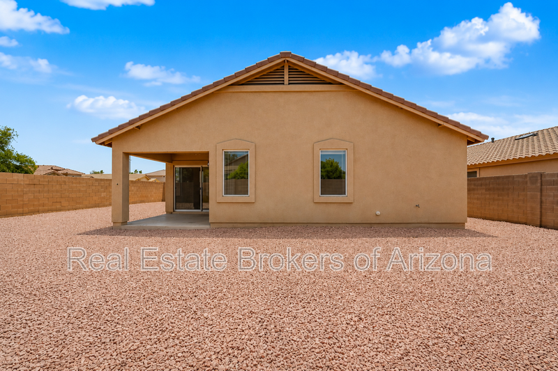 Freshly Updated 4 Bed | New Carpet, New Appliances & Open Layout property image