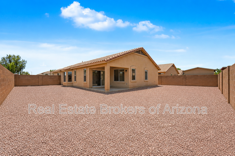 Freshly Updated 4 Bed | New Carpet, New Appliances & Open Layout property image