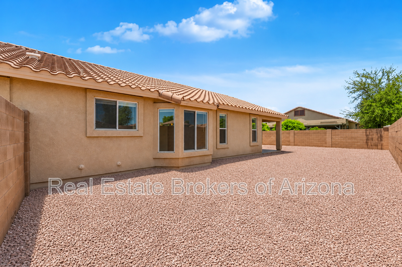 Freshly Updated 4 Bed | New Carpet, New Appliances & Open Layout property image