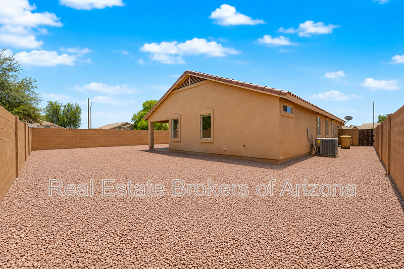 Freshly Updated 4 Bed | New Carpet, New Appliances & Open Layout property image