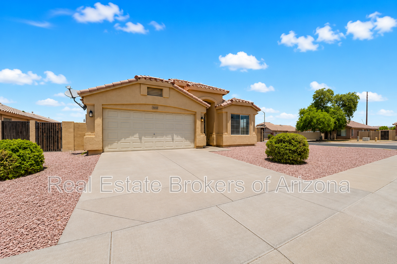 Freshly Updated 4 Bed | New Carpet, New Appliances & Open Layout property image