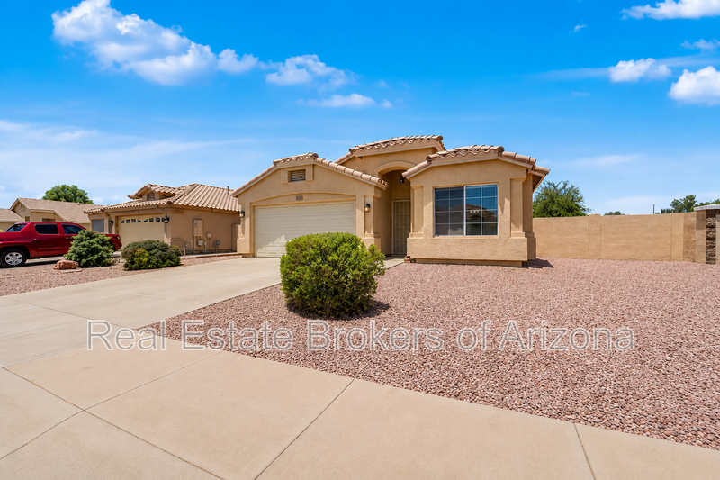 Freshly Updated 4 Bed | New Carpet, New Appliances & Open Layout property image