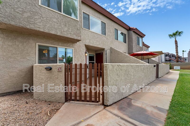Stylish Dobson Glen Townhome | Updated Kitchen, Loft & Pool Access property image