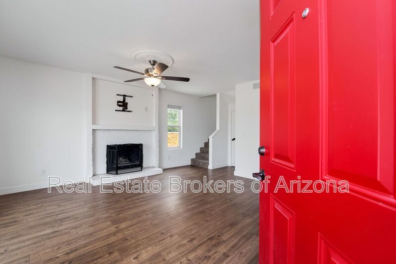 Stylish Dobson Glen Townhome | Updated Kitchen, Loft & Pool Access property image