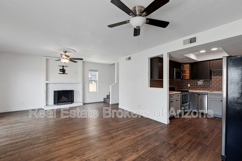 Stylish Dobson Glen Townhome | Updated Kitchen, Loft & Pool Access property image