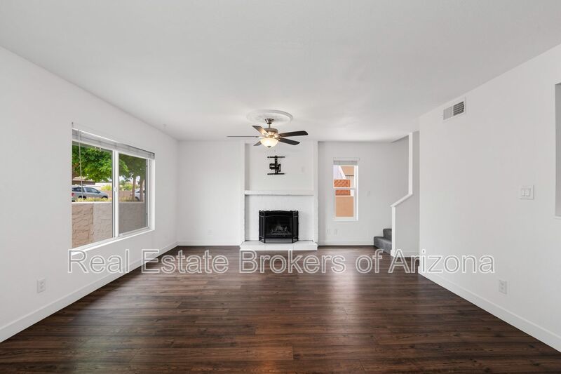 Stylish Dobson Glen Townhome | Updated Kitchen, Loft & Pool Access property image