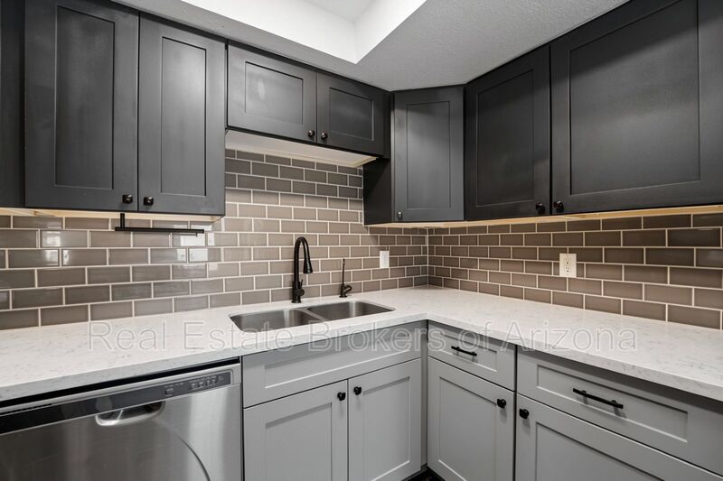 Stylish Dobson Glen Townhome | Updated Kitchen, Loft & Pool Access property image