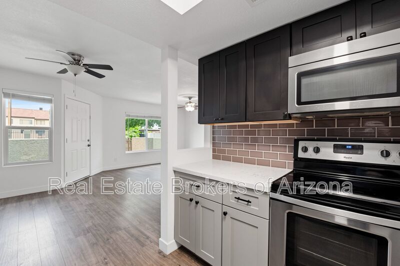 Stylish Dobson Glen Townhome | Updated Kitchen, Loft & Pool Access property image