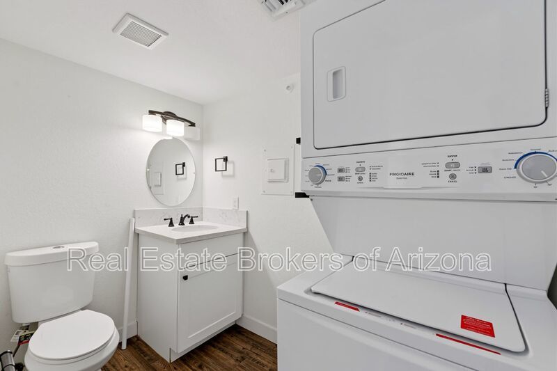 Stylish Dobson Glen Townhome | Updated Kitchen, Loft & Pool Access property image