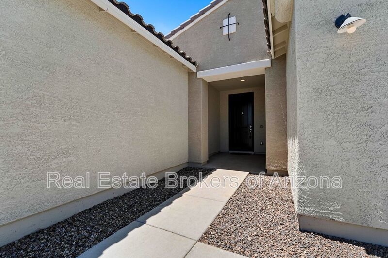 Luxury Kitchen + 3 Bed & Den/Office in Azure Canyon | Quartz, Gas Cooktop & More property image