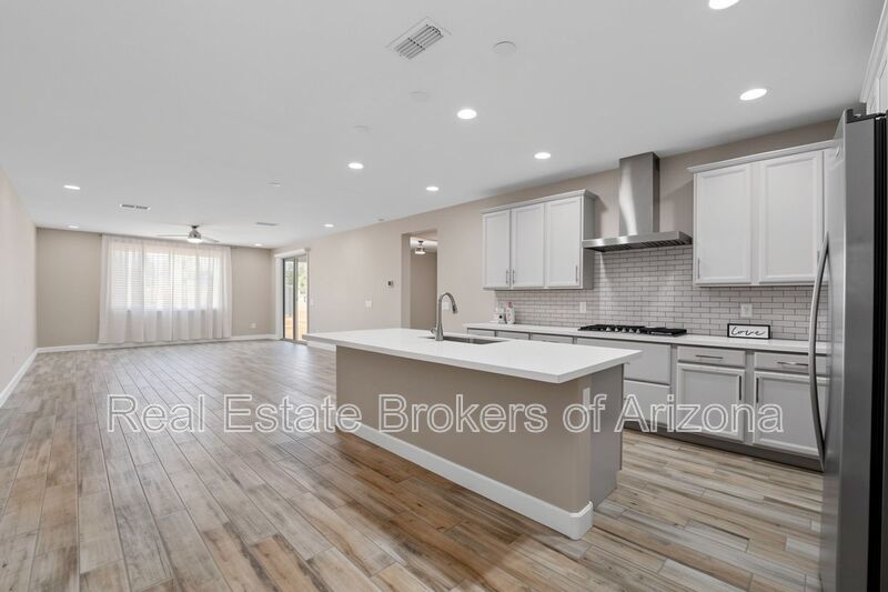 Luxury Kitchen + 3 Bed & Den/Office in Azure Canyon | Quartz, Gas Cooktop & More property image
