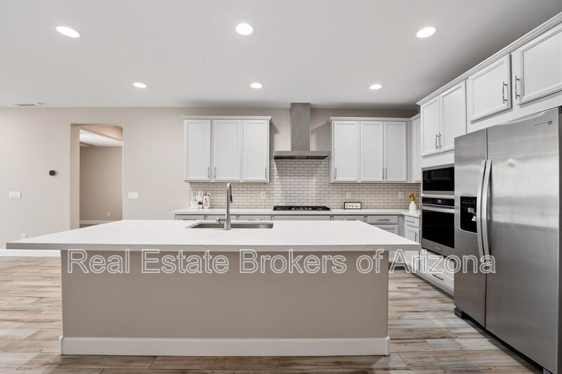 Luxury Kitchen + 3 Bed & Den/Office in Azure Canyon | Quartz, Gas Cooktop & More property image