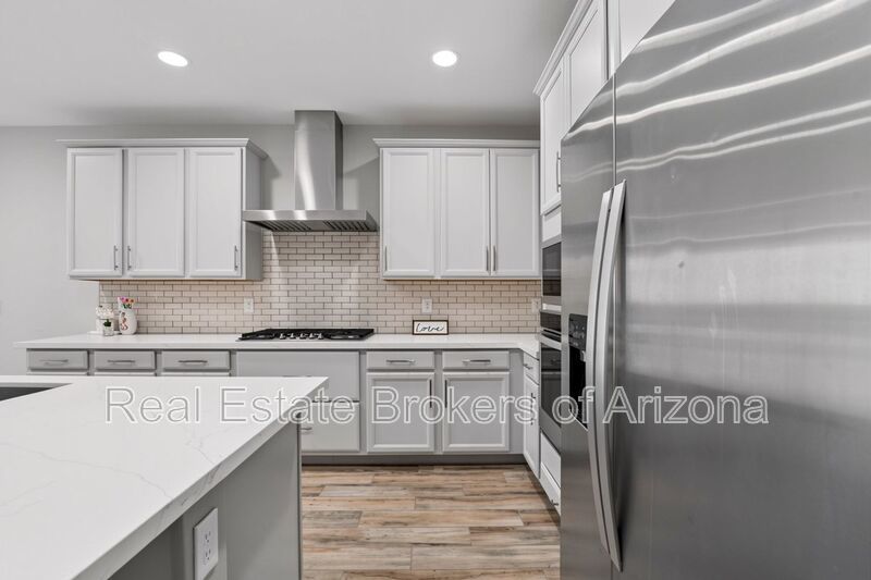 Luxury Kitchen + 3 Bed & Den/Office in Azure Canyon | Quartz, Gas Cooktop & More property image