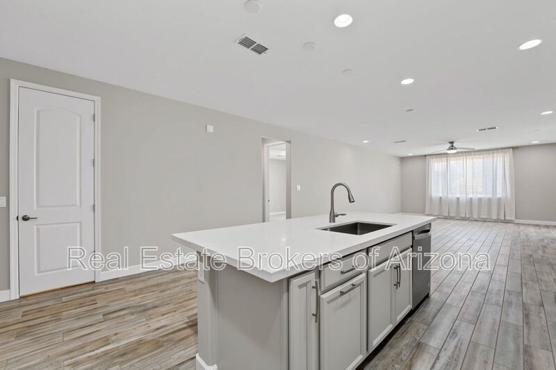 Luxury Kitchen + 3 Bed & Den/Office in Azure Canyon | Quartz, Gas Cooktop & More property image