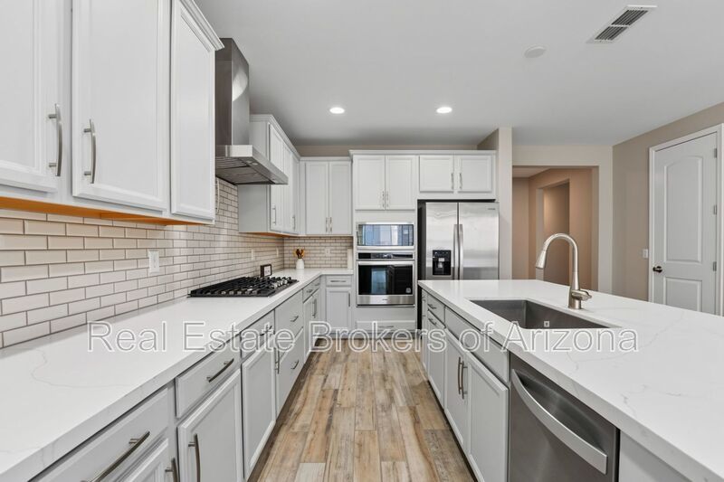 Luxury Kitchen + 3 Bed & Den/Office in Azure Canyon | Quartz, Gas Cooktop & More property image