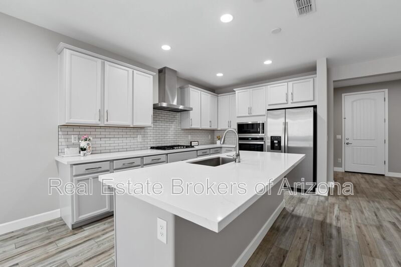 Luxury Kitchen + 3 Bed & Den/Office in Azure Canyon | Quartz, Gas Cooktop & More property image