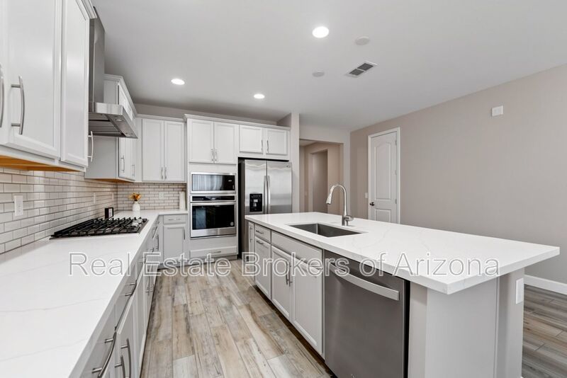 Luxury Kitchen + 3 Bed & Den/Office in Azure Canyon | Quartz, Gas Cooktop & More property image