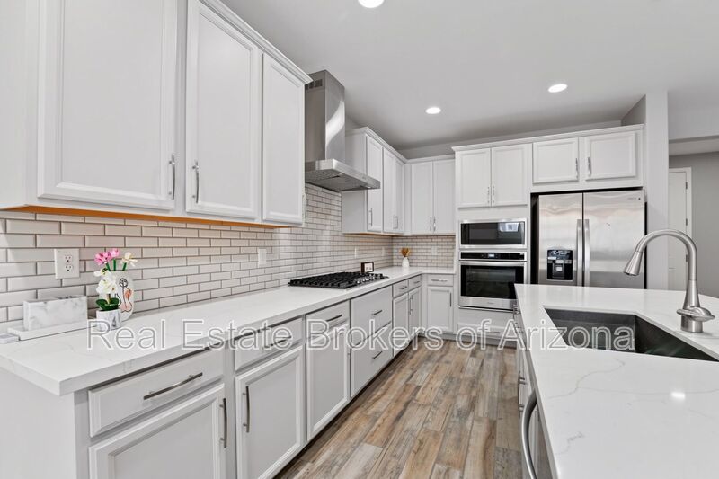 Luxury Kitchen + 3 Bed & Den/Office in Azure Canyon | Quartz, Gas Cooktop & More property image