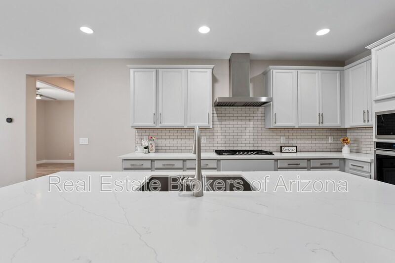 Luxury Kitchen + 3 Bed & Den/Office in Azure Canyon | Quartz, Gas Cooktop & More property image