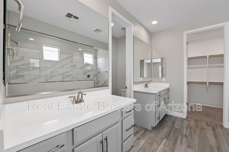 Luxury Kitchen + 3 Bed & Den/Office in Azure Canyon | Quartz, Gas Cooktop & More property image