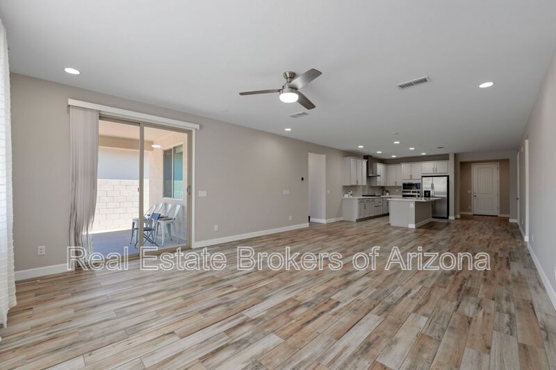 Luxury Kitchen + 3 Bed & Den/Office in Azure Canyon | Quartz, Gas Cooktop & More property image