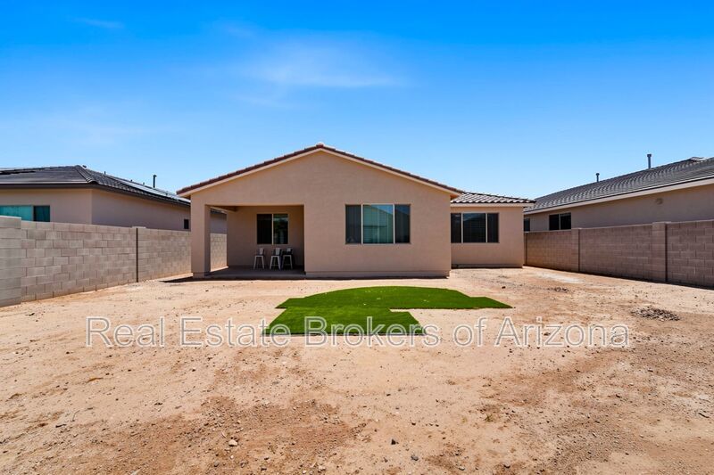 Luxury Kitchen + 3 Bed & Den/Office in Azure Canyon | Quartz, Gas Cooktop & More property image
