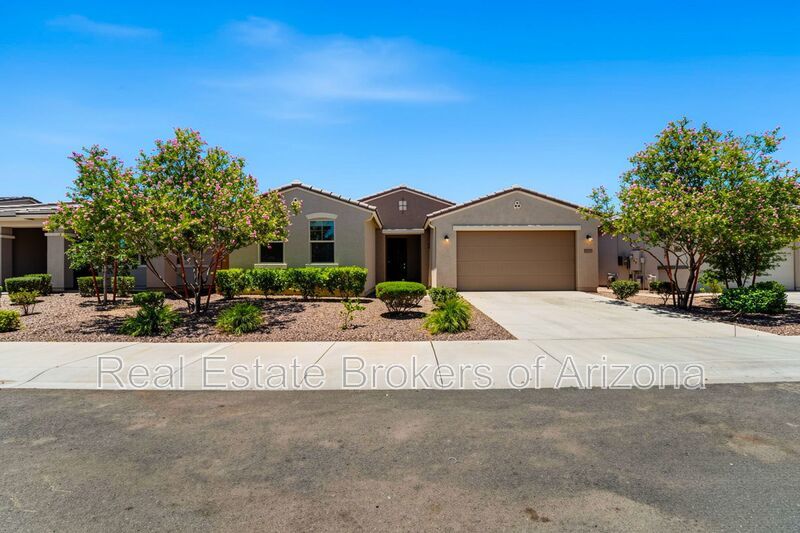 Luxury Kitchen + 3 Bed & Den/Office in Azure Canyon | Quartz, Gas Cooktop & More property image