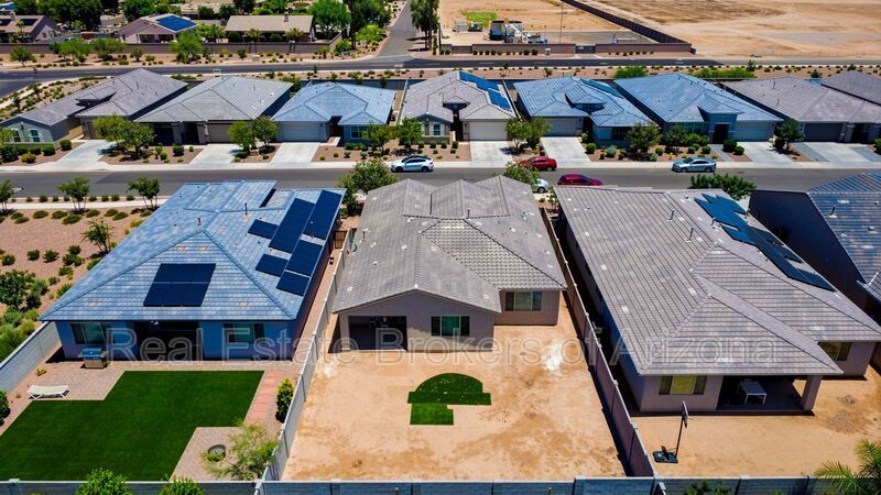 Luxury Kitchen + 3 Bed & Den/Office in Azure Canyon | Quartz, Gas Cooktop & More property image