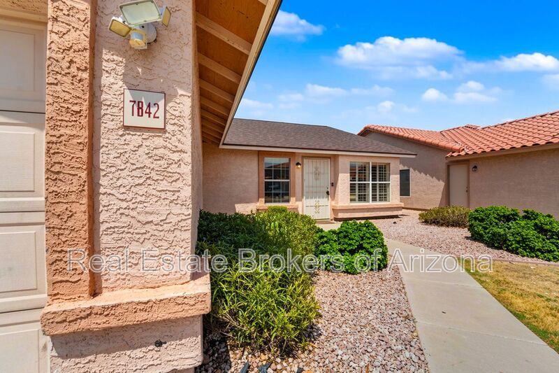 Major Updates Just Completed | 4 Bed Peoria Home with No HOA property image