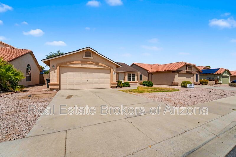 Major Updates Just Completed | 4 Bed Peoria Home with No HOA property image