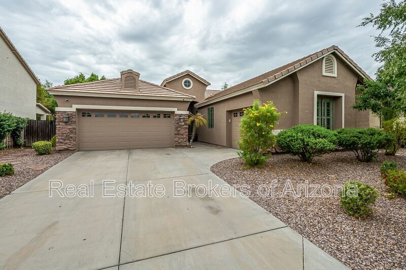 Phoenix Pool Home | 4 Bedrooms, Solar + Backyard Putting Green property image