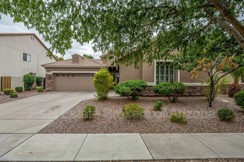 Phoenix Pool Home | 4 Bedrooms, Solar + Backyard Putting Green property image